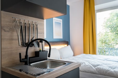 Geladeira, micro-ondas, cooktop, cafeteira/chaleira. Antares Apartments