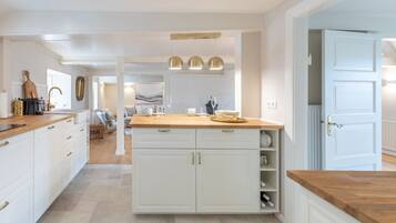 Kühlschrank, Ofen, Herdplatte, Geschirrspüler