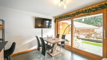 屋外ダイニングエリア