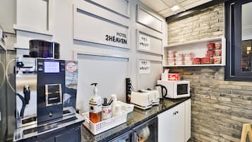 Petit déjeuner en libre-service compris tous les jours