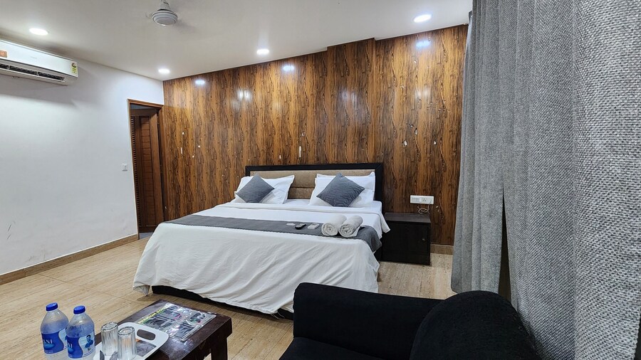 Hotel Crystel Residency