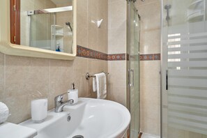 تجهيزات دش، مجففات شعر، مناشف