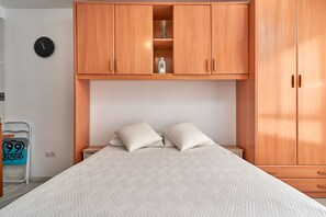 1 chambre, fer et planche à repasser, accès au Wi-Fi (inclus)
