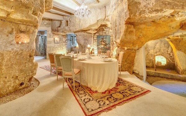 Dining - When heritage, art and well-being meet (CANDES SAINT MARTIN)