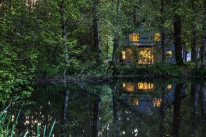 Exterior - Perch - Modern & Tranquil 3BR Cabin (Ashford)