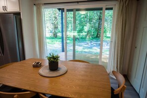 Dining - Perch - Modern & Tranquil 3BR Cabin (Ashford)