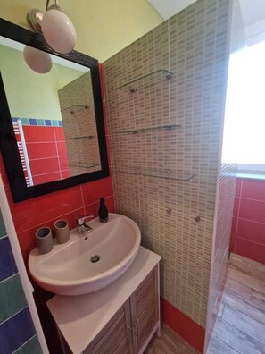 Asciugacapelli, asciugamani, carta igienica