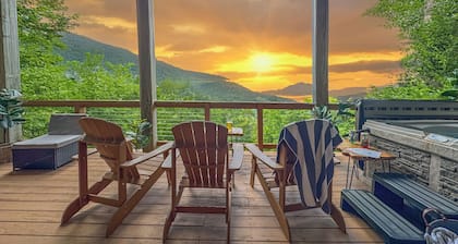 Beautiful Mountain Home: 6BR/4BA Hot Tub+Game Room+Golf+Views