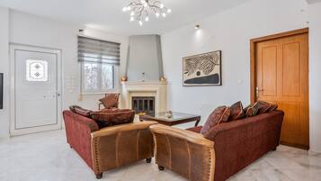 Télévision, cheminée