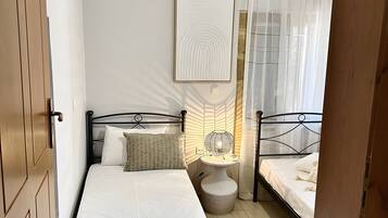 2 bedrooms, iron/ironing board, free WiFi, bed sheets