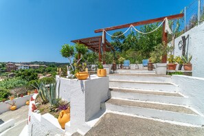 Terrace/patio - Holiday Apartment "Kohili Retreat" with Mountain View, Shared Garden & Wi-Fi (Corfu)