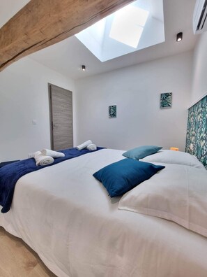 2 bedrooms, iron/ironing board, travel cot, free WiFi