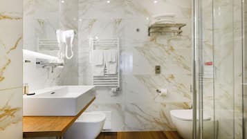 Deluxe Double Room | Bathroom | Shower, rainfall showerhead, hair dryer, bidet