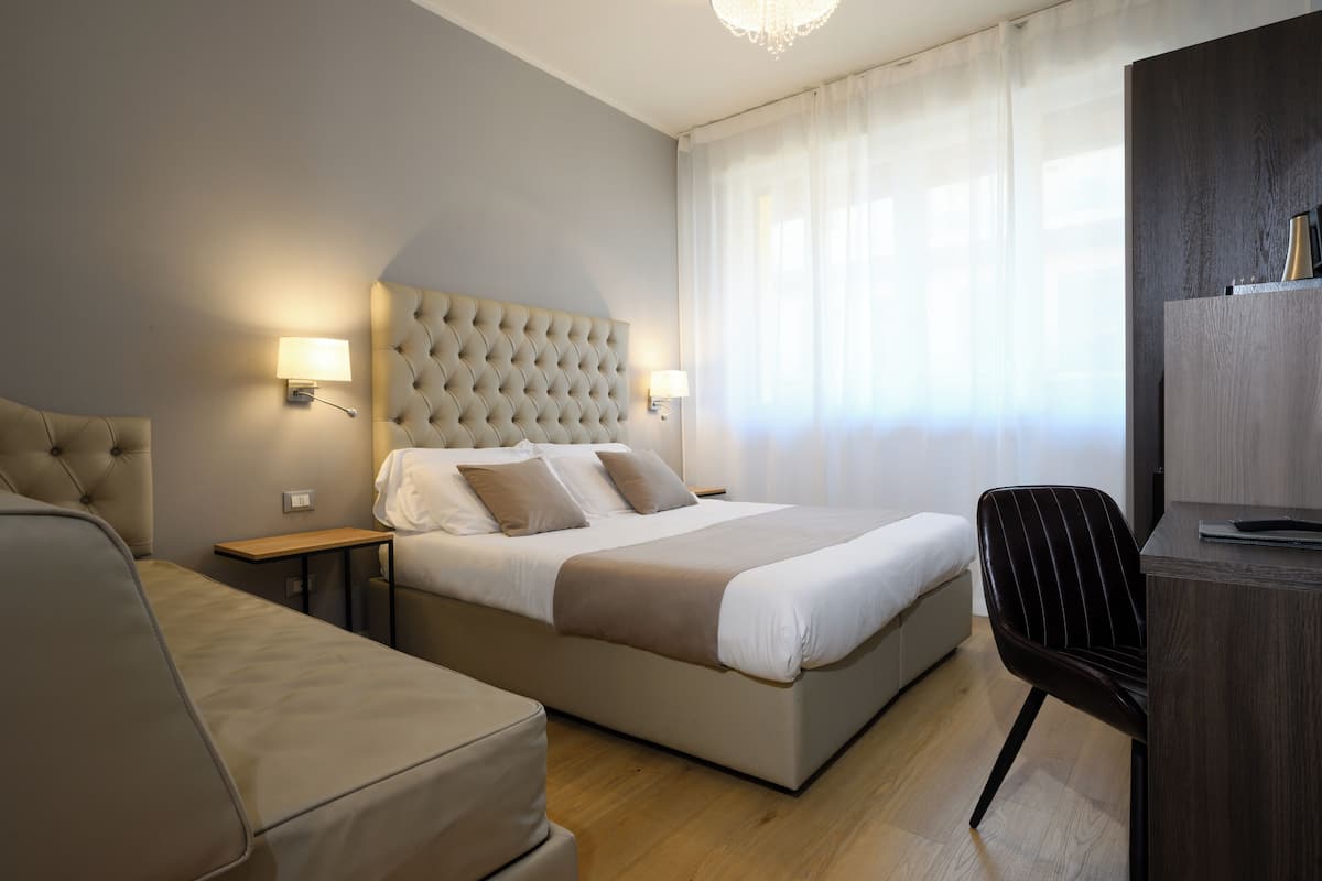 Deluxe Double Room | In-room safe, desk, laptop workspace, soundproofing