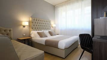 Deluxe Double Room | In-room safe, desk, laptop workspace, soundproofing