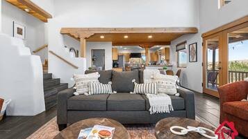 Fernseher, Kamin, Arbeitsbereiche