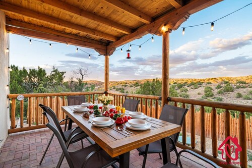 Hillside Haven Retreat  *Hot Tub- A Placitas Irvie Home