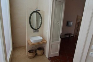 Dusche, Haartrockner, Bidet, Handtücher