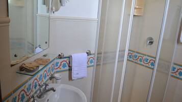 Deluxe Triple Room, Multiple Beds, Ensuite, Partial Sea View | Bathroom | Shower, hair dryer, bidet, towels