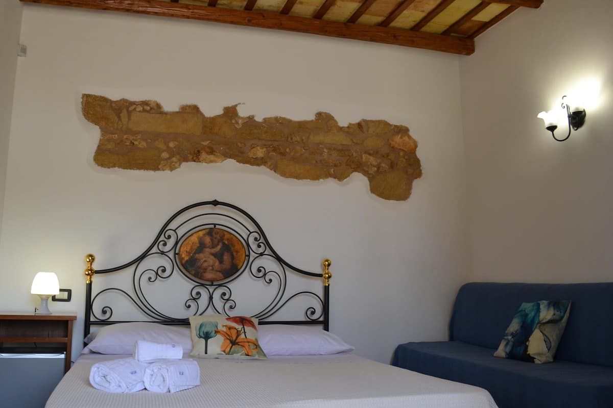 Camera Comfort, 1 letto matrimoniale, bagno in camera, vista giardino | Minibar, una scrivania, postazione laptop, insonorizzazione