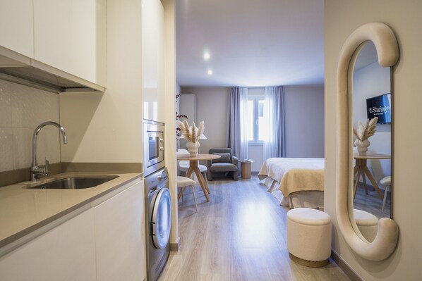 Een strijkplank/strijkijzer, gratis wifi, beddengoed