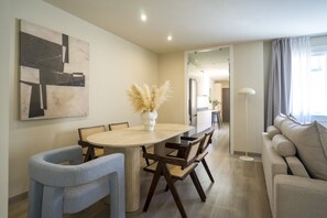 Dining - Housing Atarazanas by Sharing Co (Málaga)