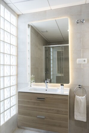 Shower, hair dryer, towels, soap