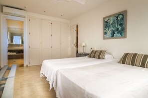 Unclassified image, 3 of 39, button