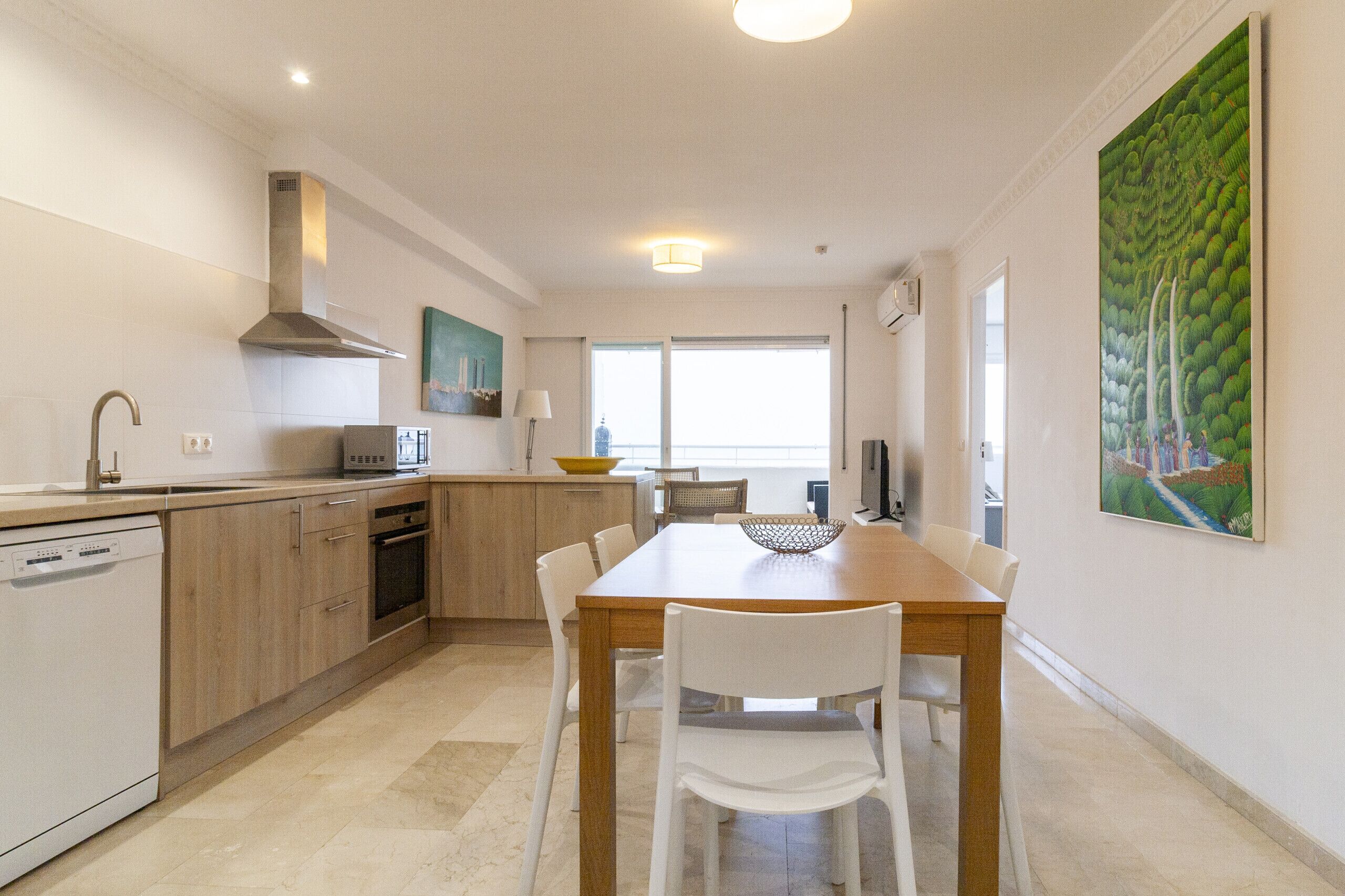 Geladeira, micro-ondas, fogão, lava-louças