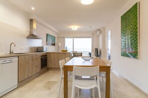 Kühlschrank, Mikrowelle, Ofen, Geschirrspüler