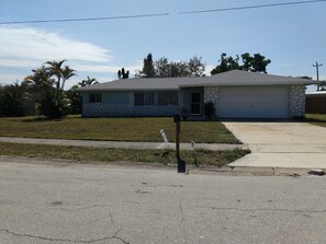 Exterior - Waterfront Gulf Access, Connect to River/Down town Boating, Fishing at  Dock.  (North Fort Myers)