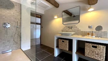 Comfort Villa, 2 Bedrooms, Private Pool, Garden Area | Bathroom | Shower, rainfall showerhead, free toiletries, hair dryer