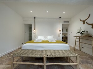 Romantic Double Room, 1 Katil Raja (King), Pool Access, Garden View | Cadar Frette Itali, peralatan tempat tidur premium 