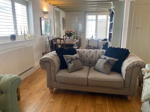 Beautiful Seaside Cottage 