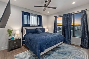 7 soverom, skrivebord, strykejern/-brett og reiseseng for barn