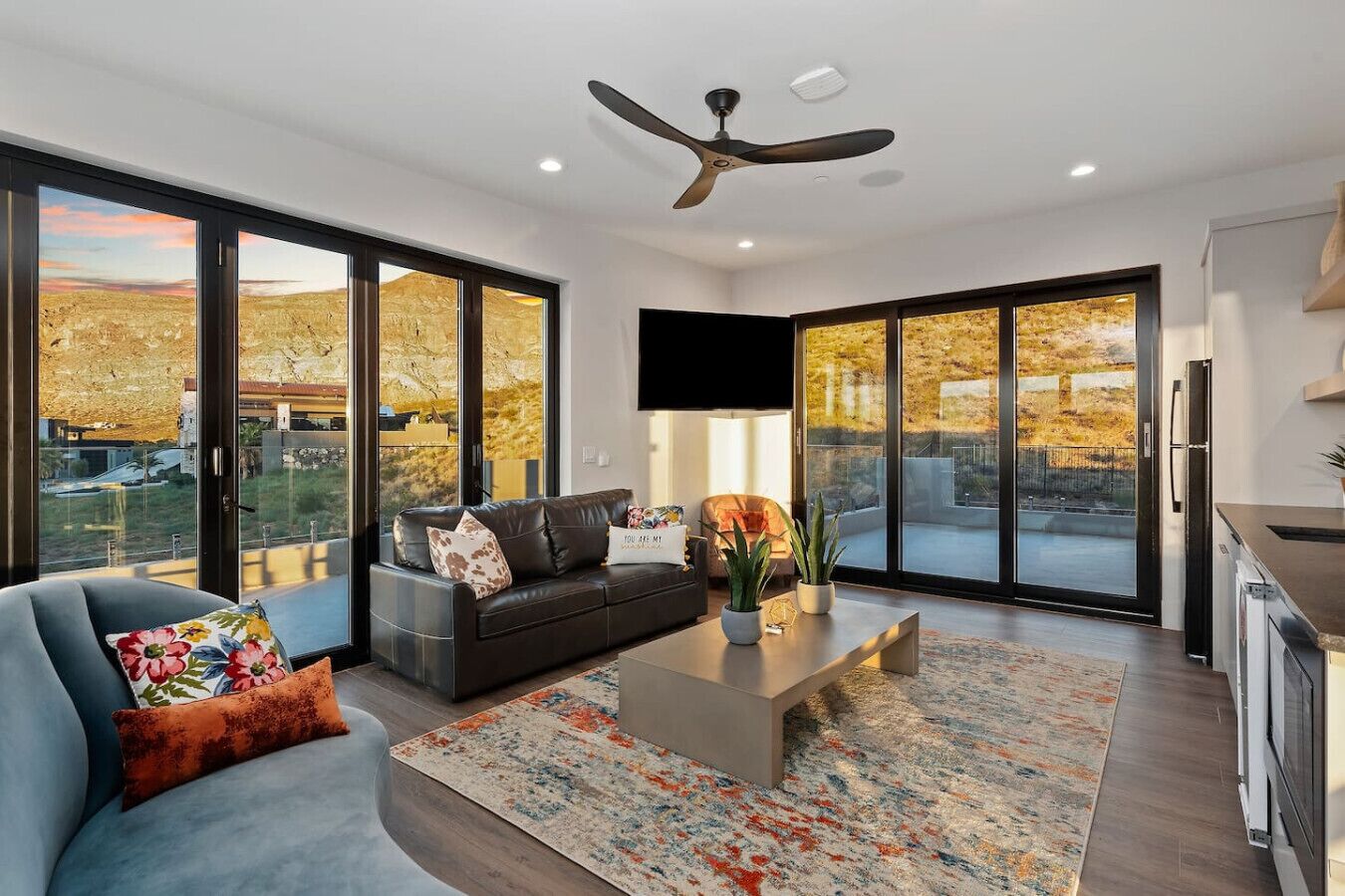 TV, fireplace, ping pong, stereo