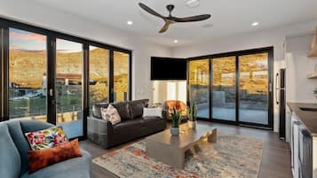 TV, fireplace, ping pong, stereo