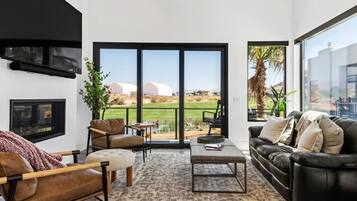 TV, fireplace, ping pong, stereo