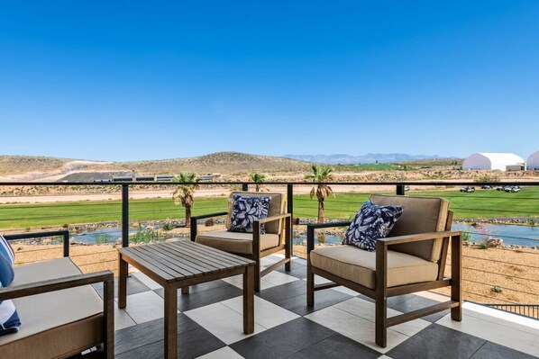 المنطقة المحيطة بالمنشأة