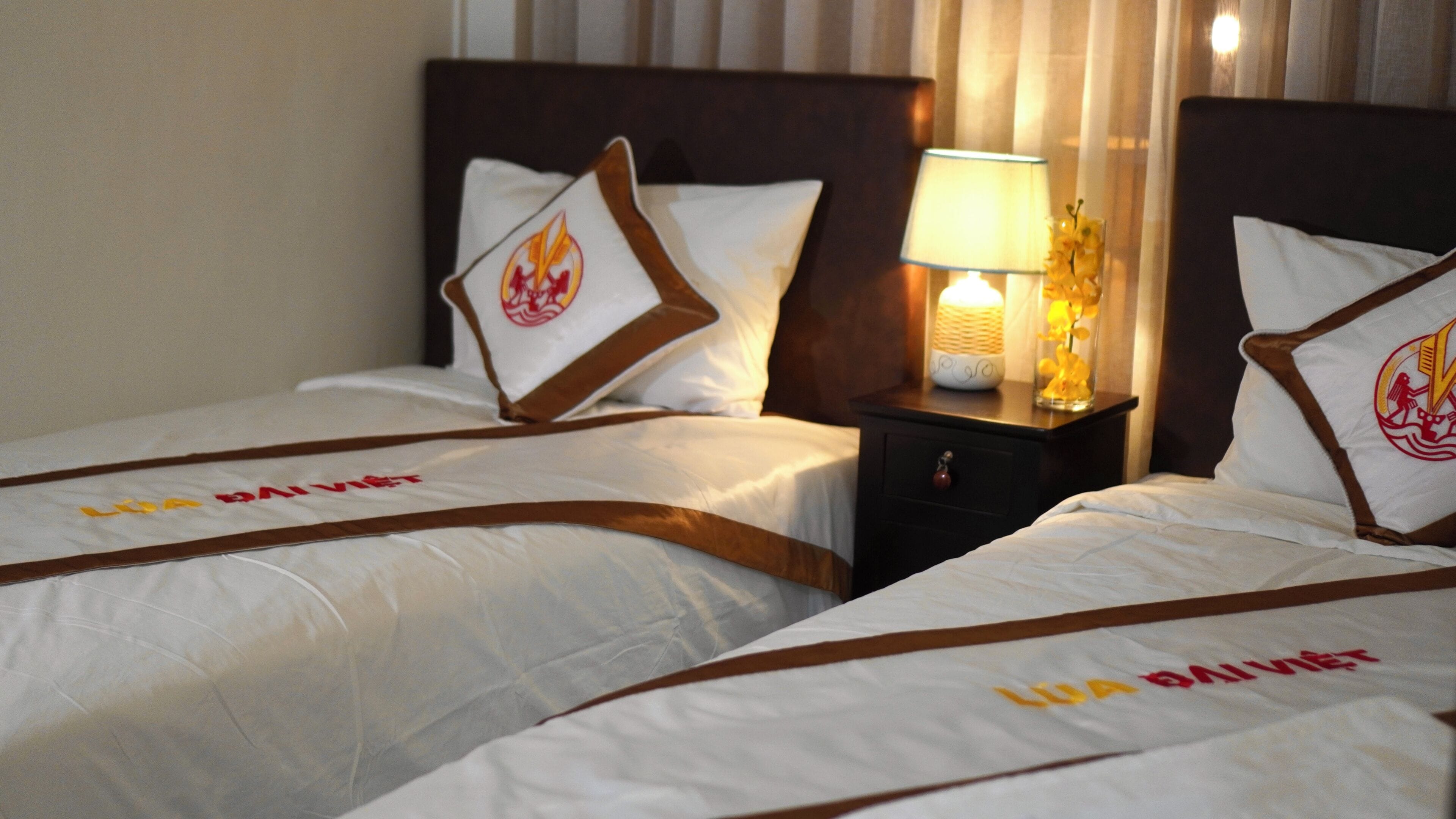 Minibar, desk, laptop workspace, blackout drapes