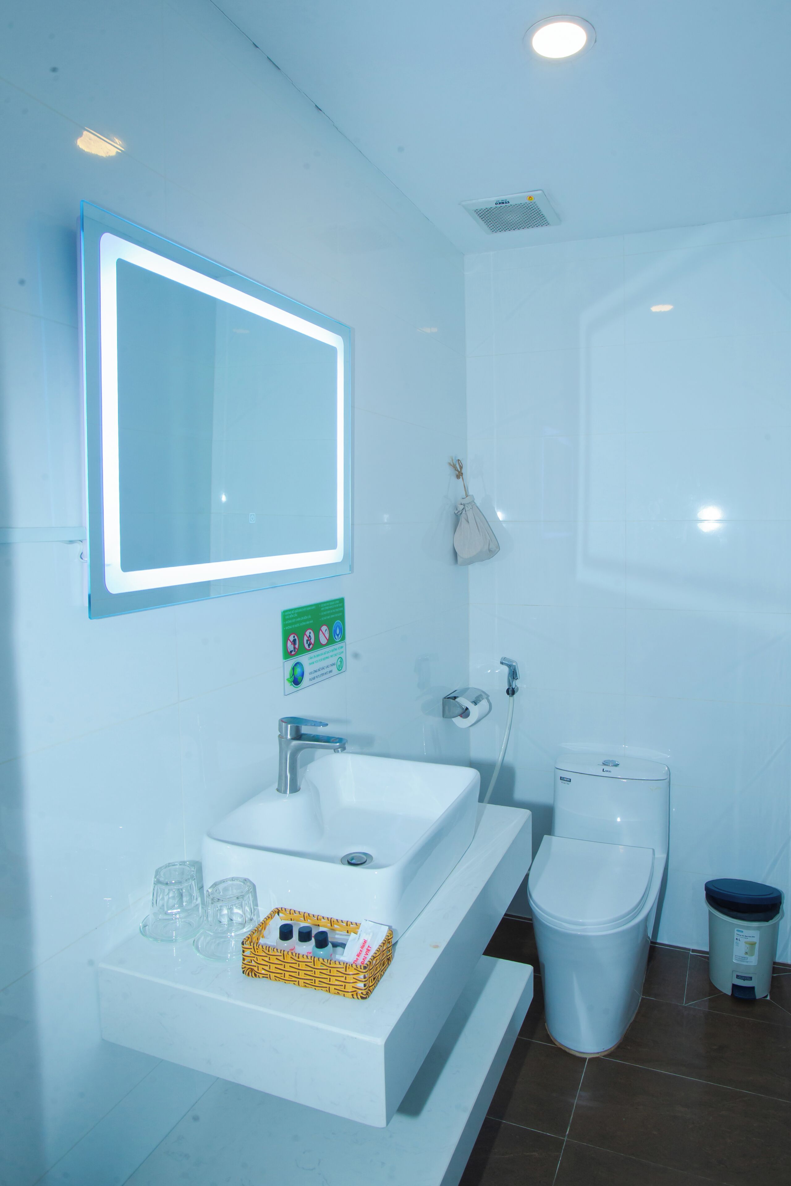 Premium Quadruple Room, 1 Bedroom, City View | Bathroom | Hair dryer, slippers, towels, soap
