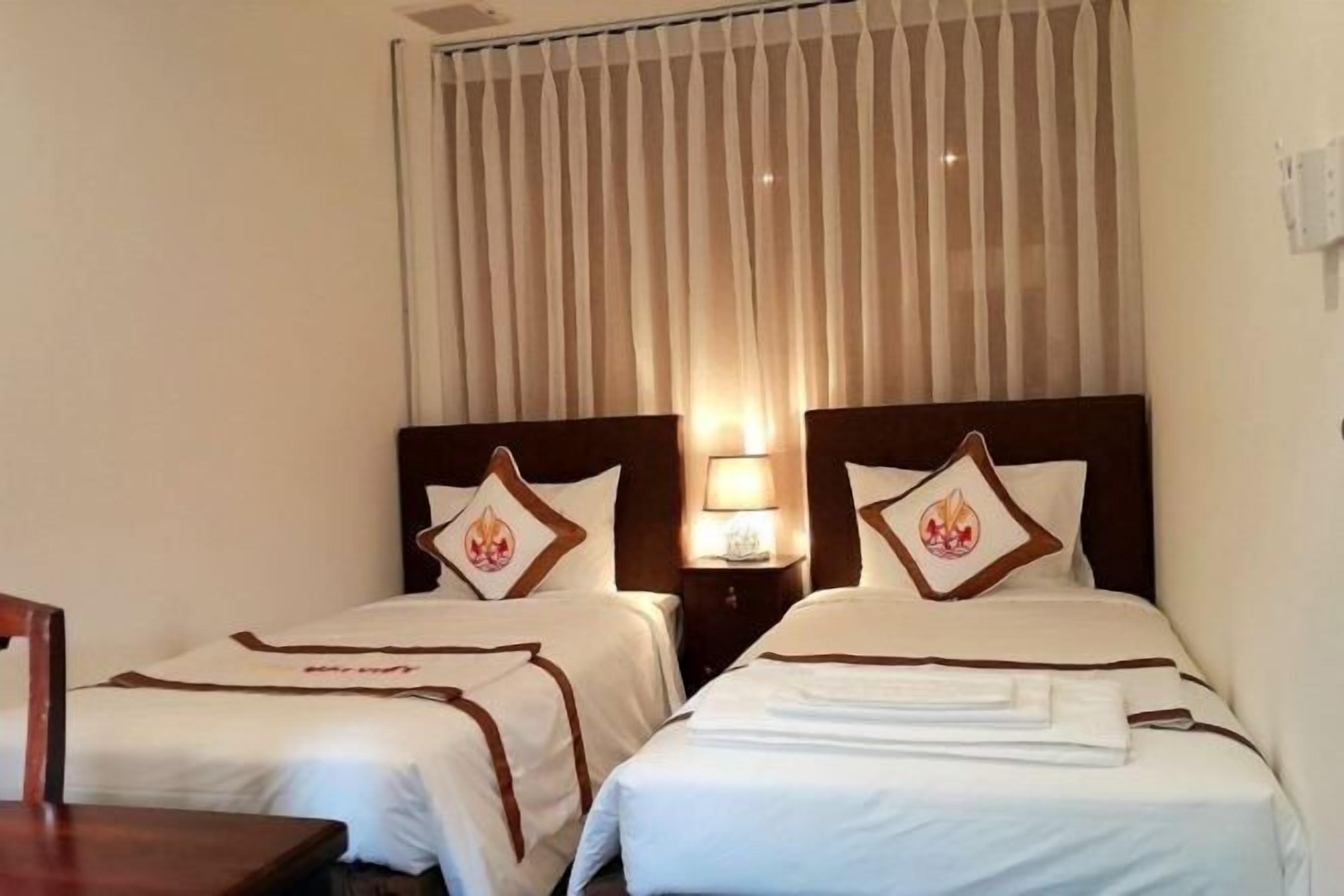 Minibar, desk, laptop workspace, blackout curtains