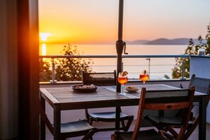 تناول الطعام بالخارج