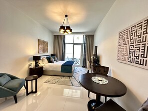 City Studio Suite | In-room dining - LuxBnB Ghalia Jumeirah Village Circle (Dubai)