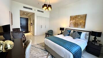 Suíte estúdio urbana | Cofres nos quartos, individualmente decorados