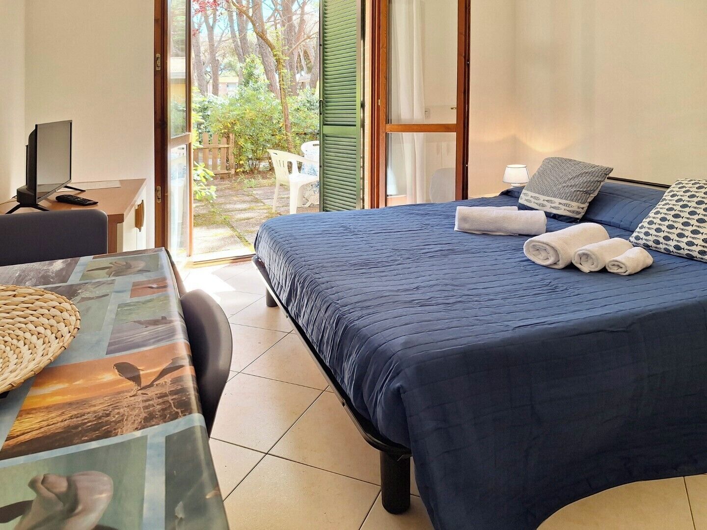 Standard Room, Private Bathroom, Garden View | Free WiFi, bed sheets