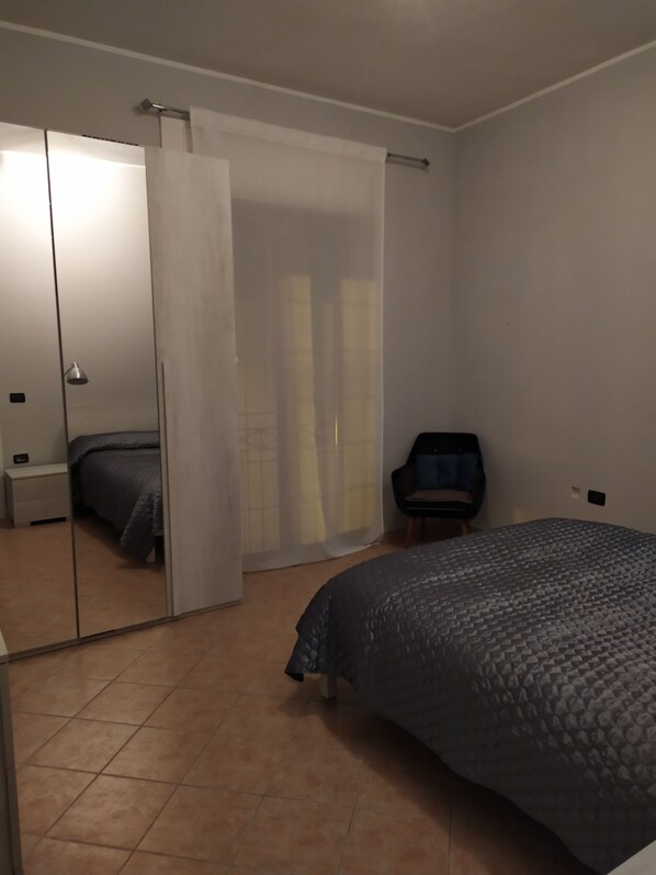 2 bedrooms, iron/ironing board, bed sheets - My house in (Pescara)