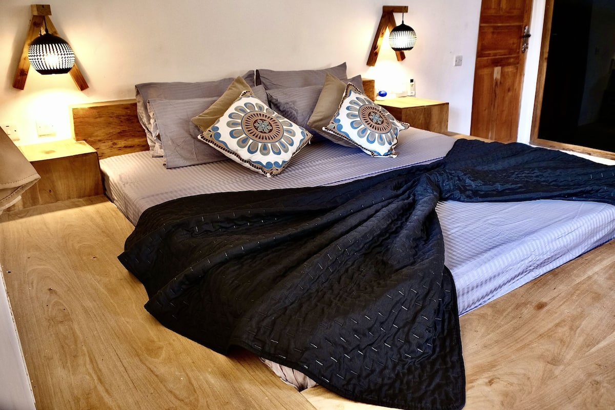 Luxury Condo | 1 bedroom, premium bedding, minibar, in-room safe