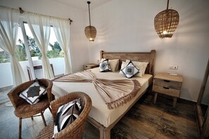 Rom – deluxe | 1 soverom, sengetøy av topp kvalitet, minibar og safe på rommet