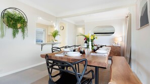 Dining - Halcyon– Breathtaking ocean views (Kiama Heights)